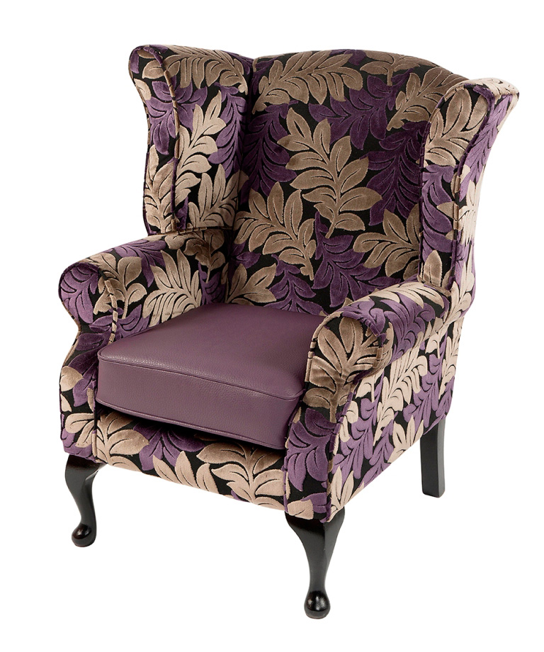Traditional armchair in Light Fabric